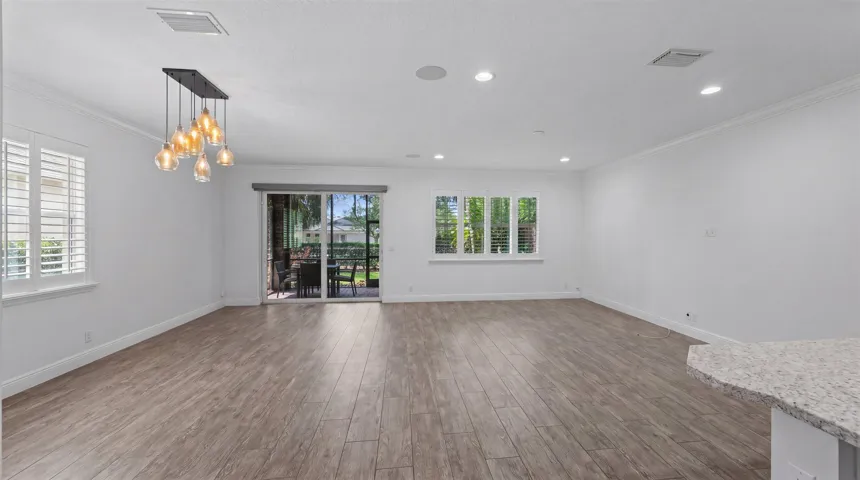 07-15600 Italian Cypress Wy
