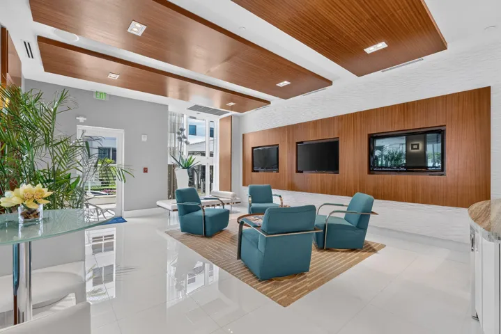 sapphire lounge