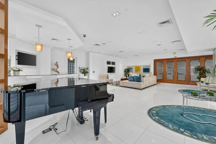 sapphire social room