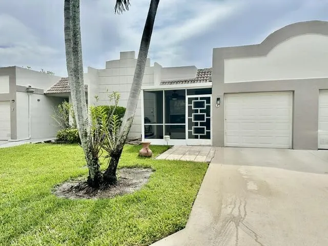 Villa w/1 car garage