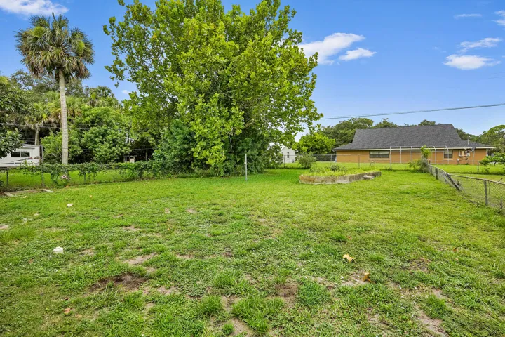 21 backyard 02