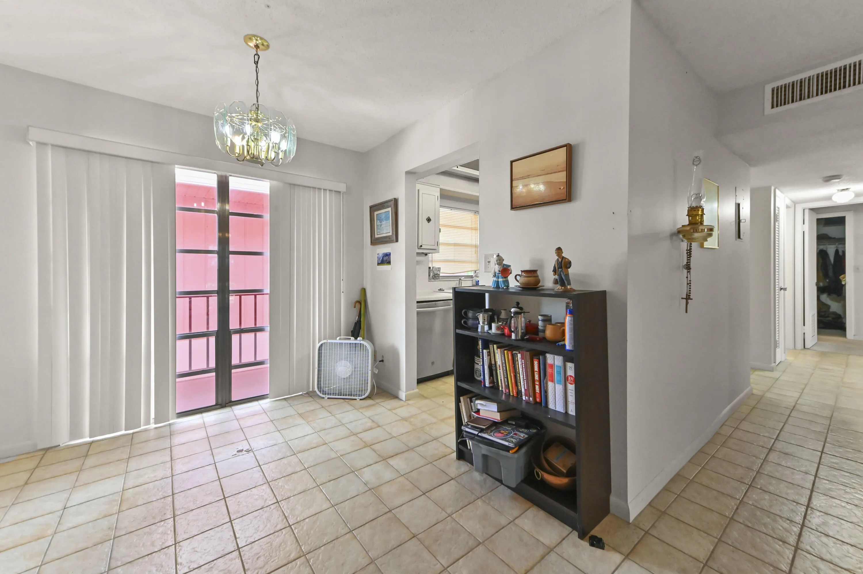 06 Dining room 01