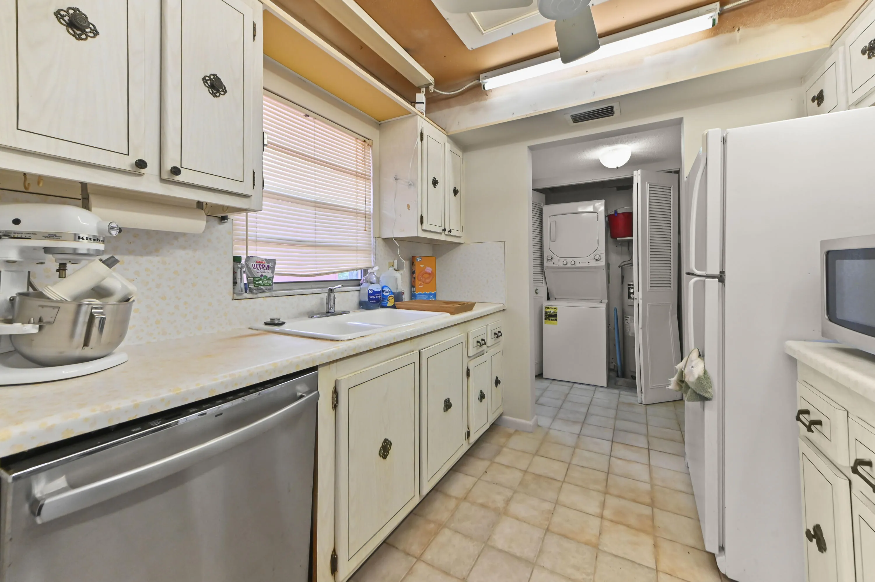 12 Kitchen 02