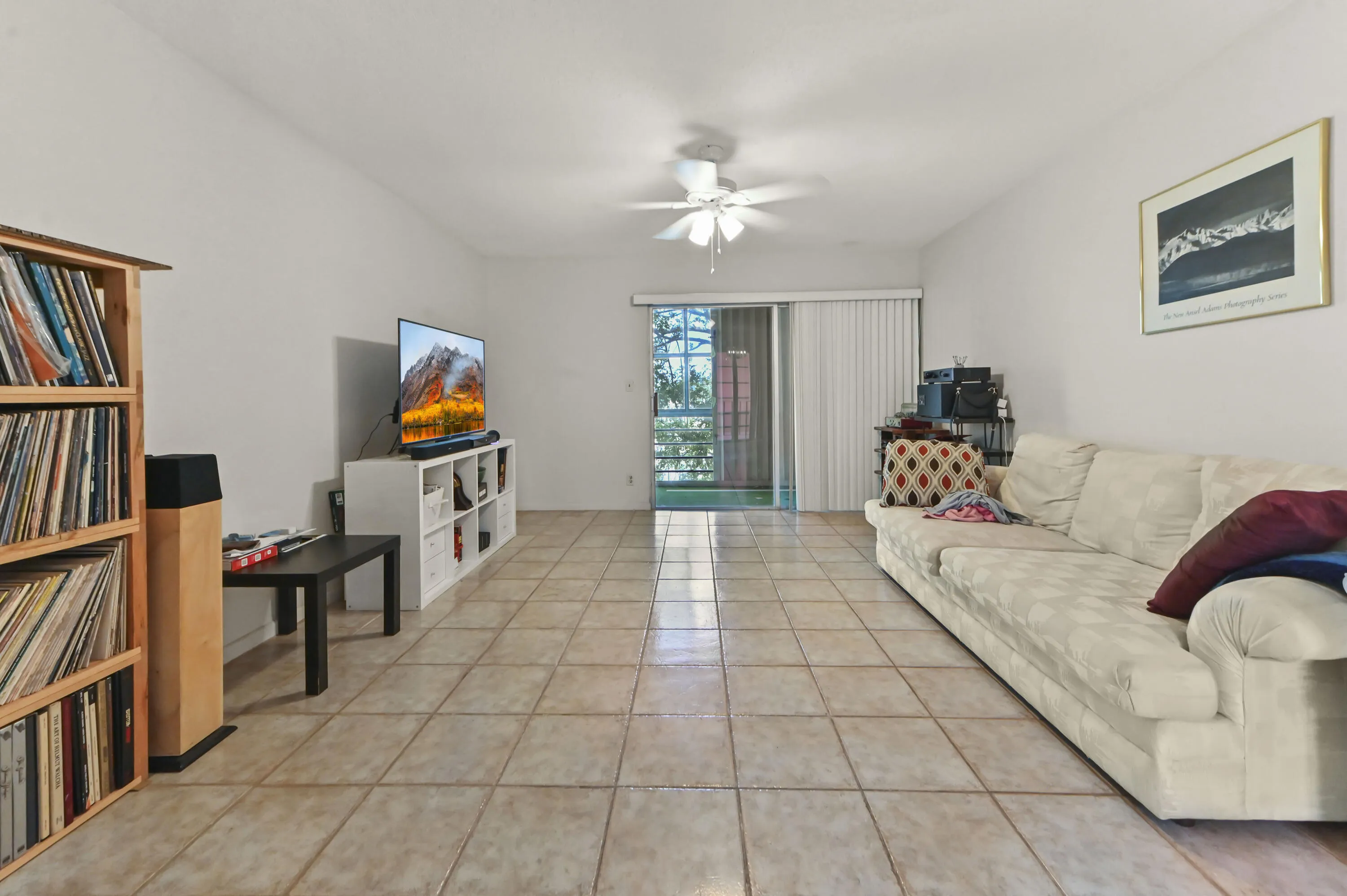 09 Living Room 03
