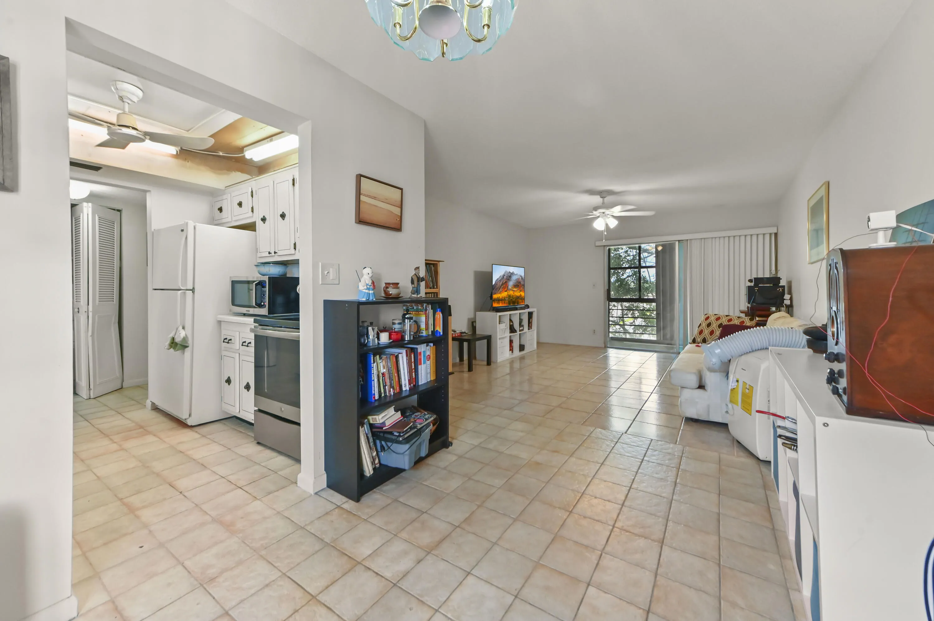 07 Dining Room 01