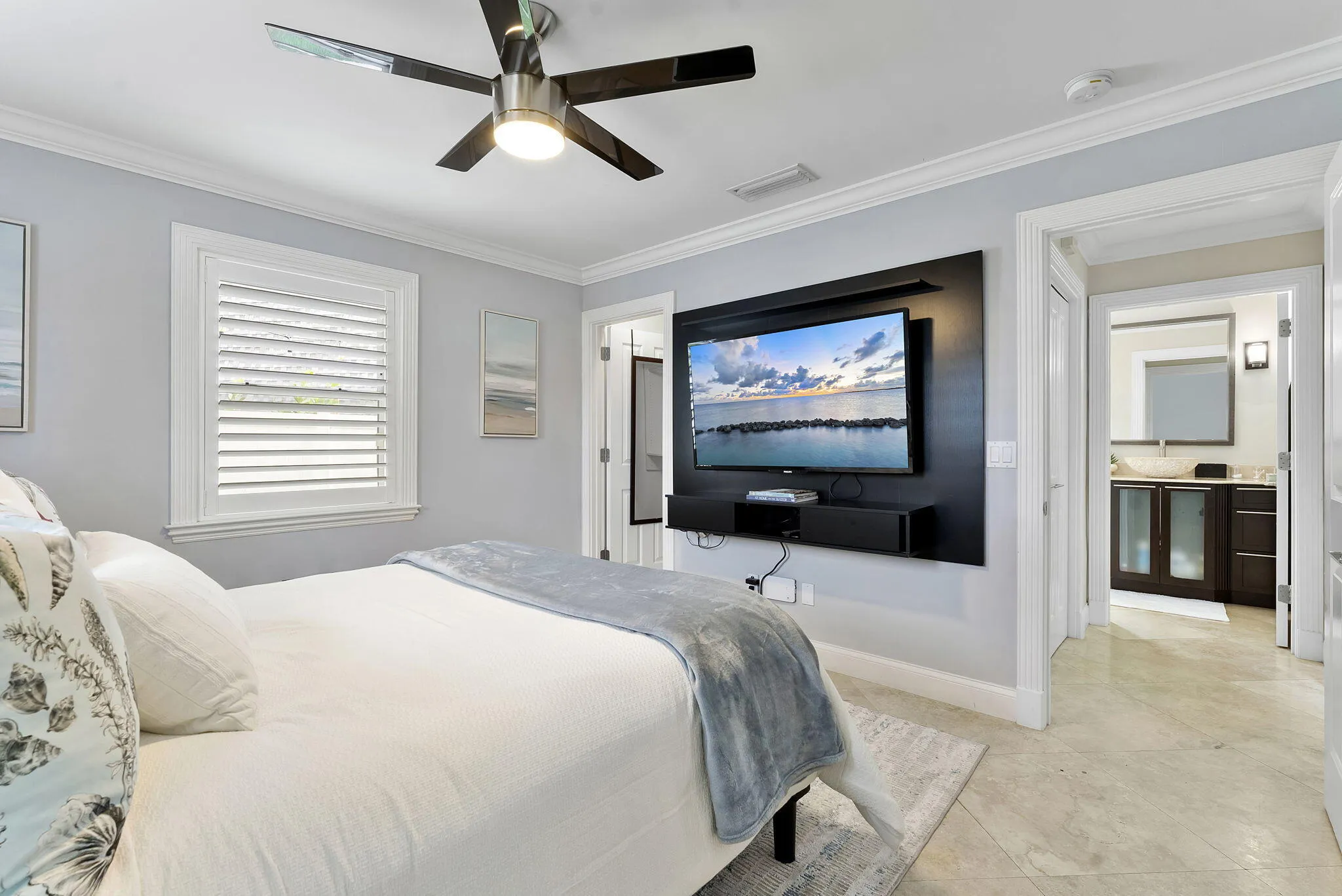 Guest Bedroom 3 w/ en-suite and walk-in closet