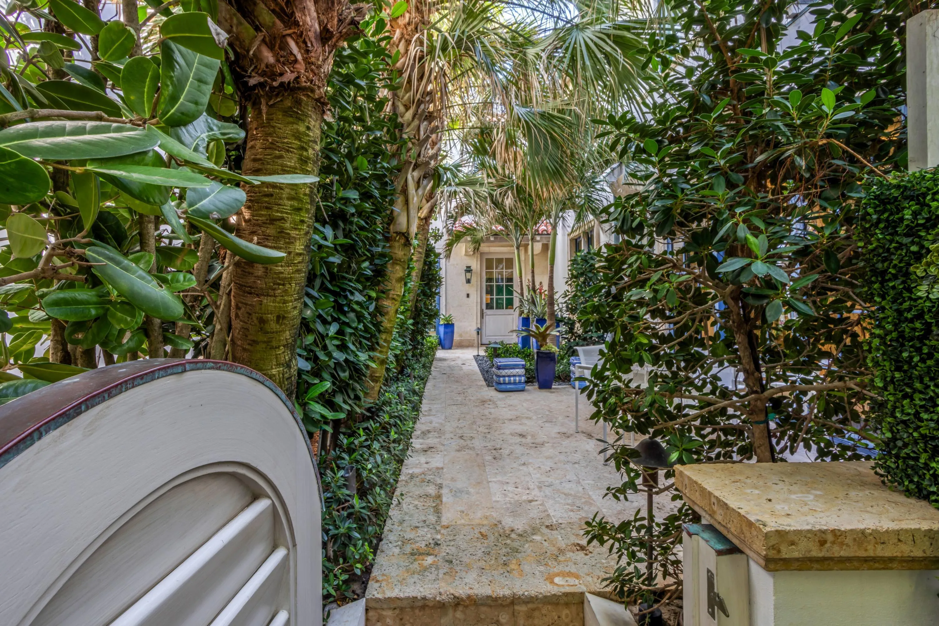 mls_GATEWAY_TO_PATIO_EB