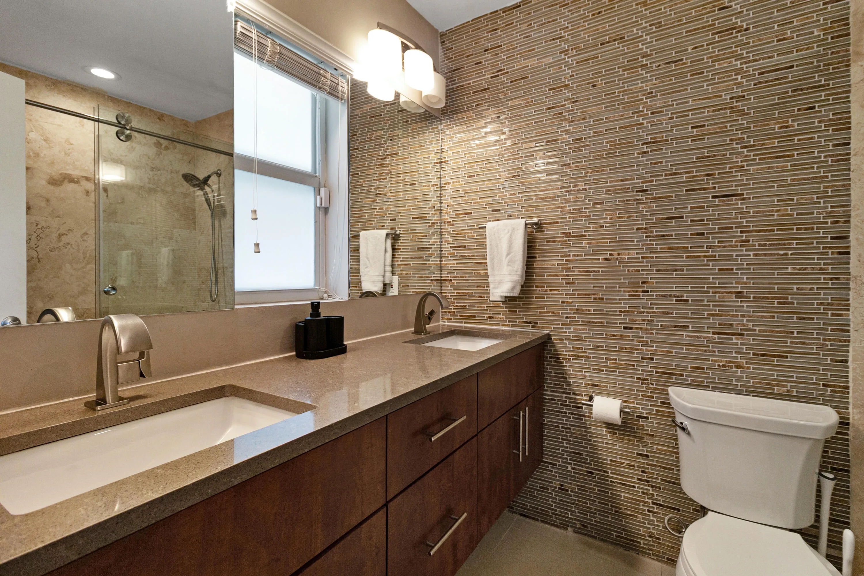 accutour_02 981-se-10th-ct -020