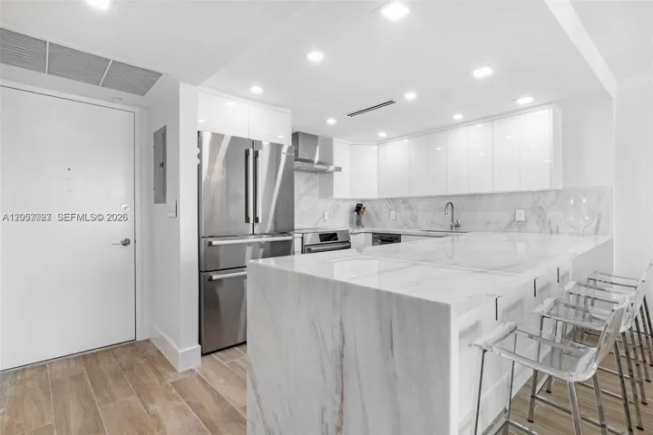 Kitchen - HighEnd finishes & Appliances * Bosch *