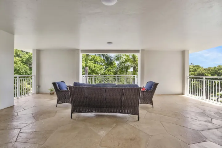3000 NE 48th Ct-34