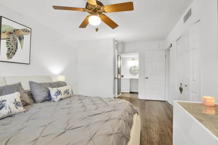3000 NE 48th Ct-29