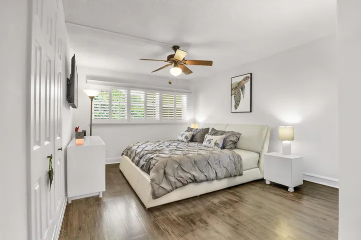 3000 NE 48th Ct-28
