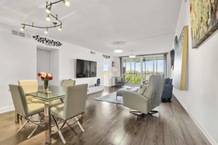 3000 NE 48th Ct-14