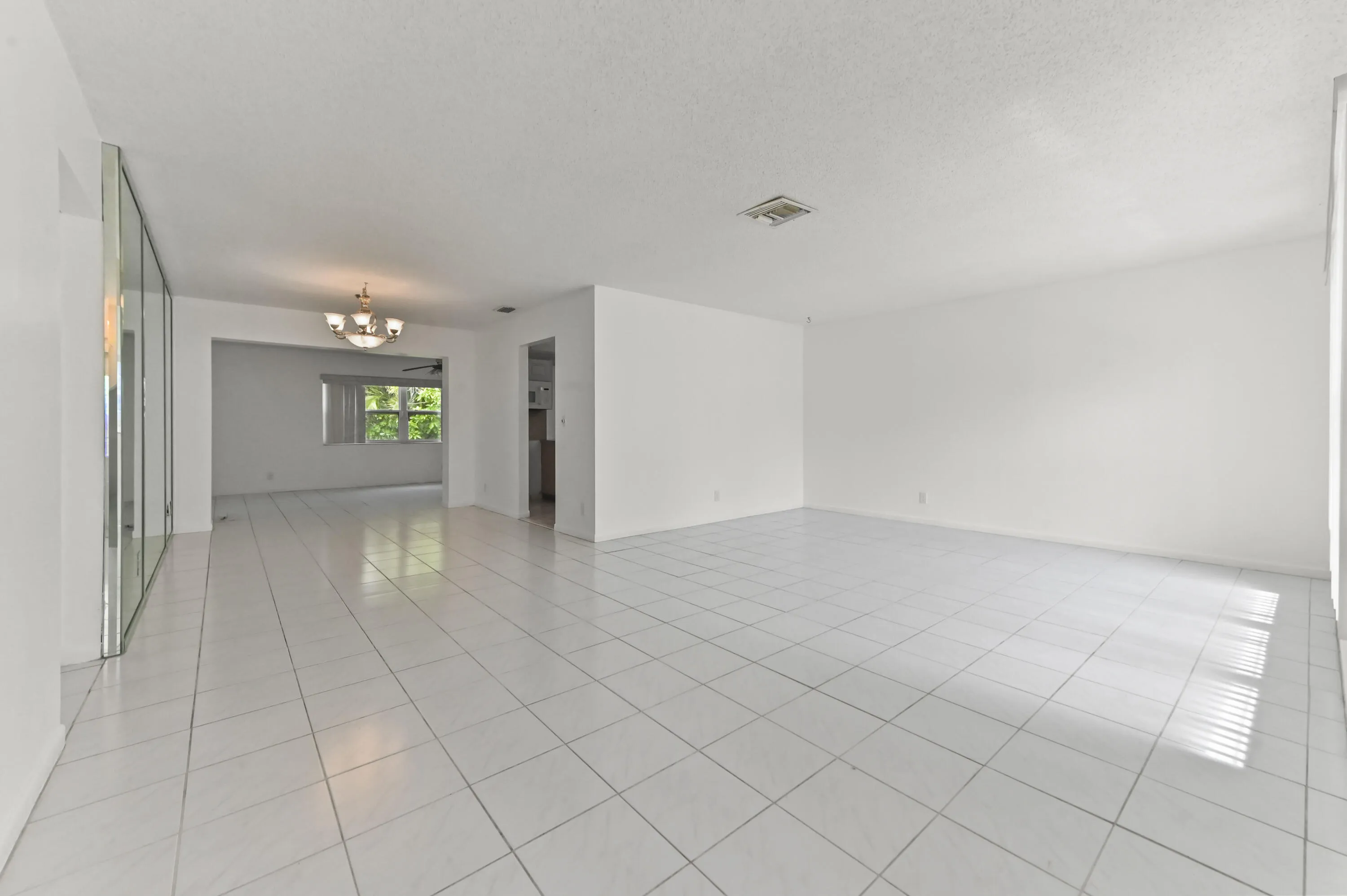 04 Living Room 01