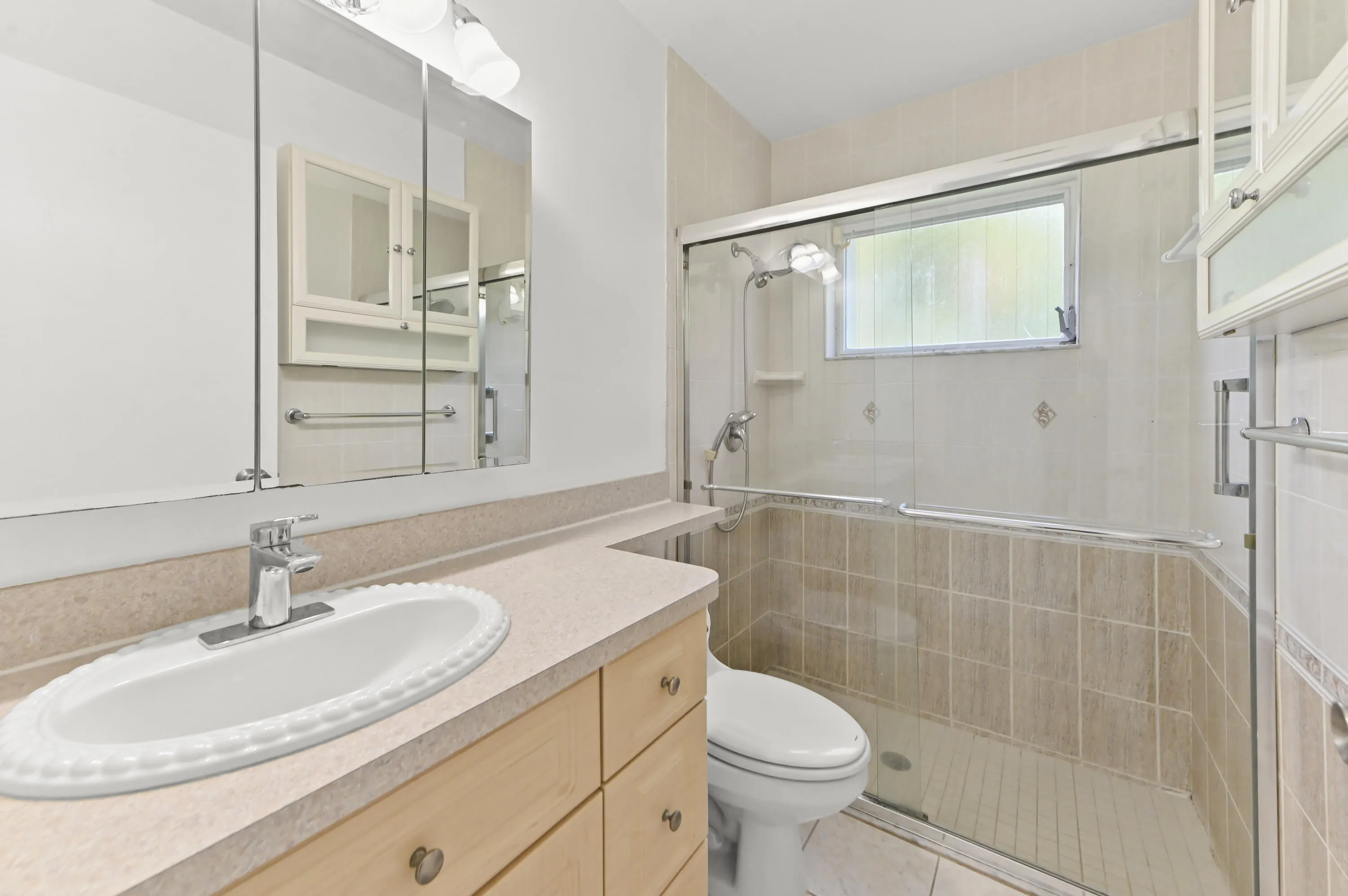 23 Bathroom 02