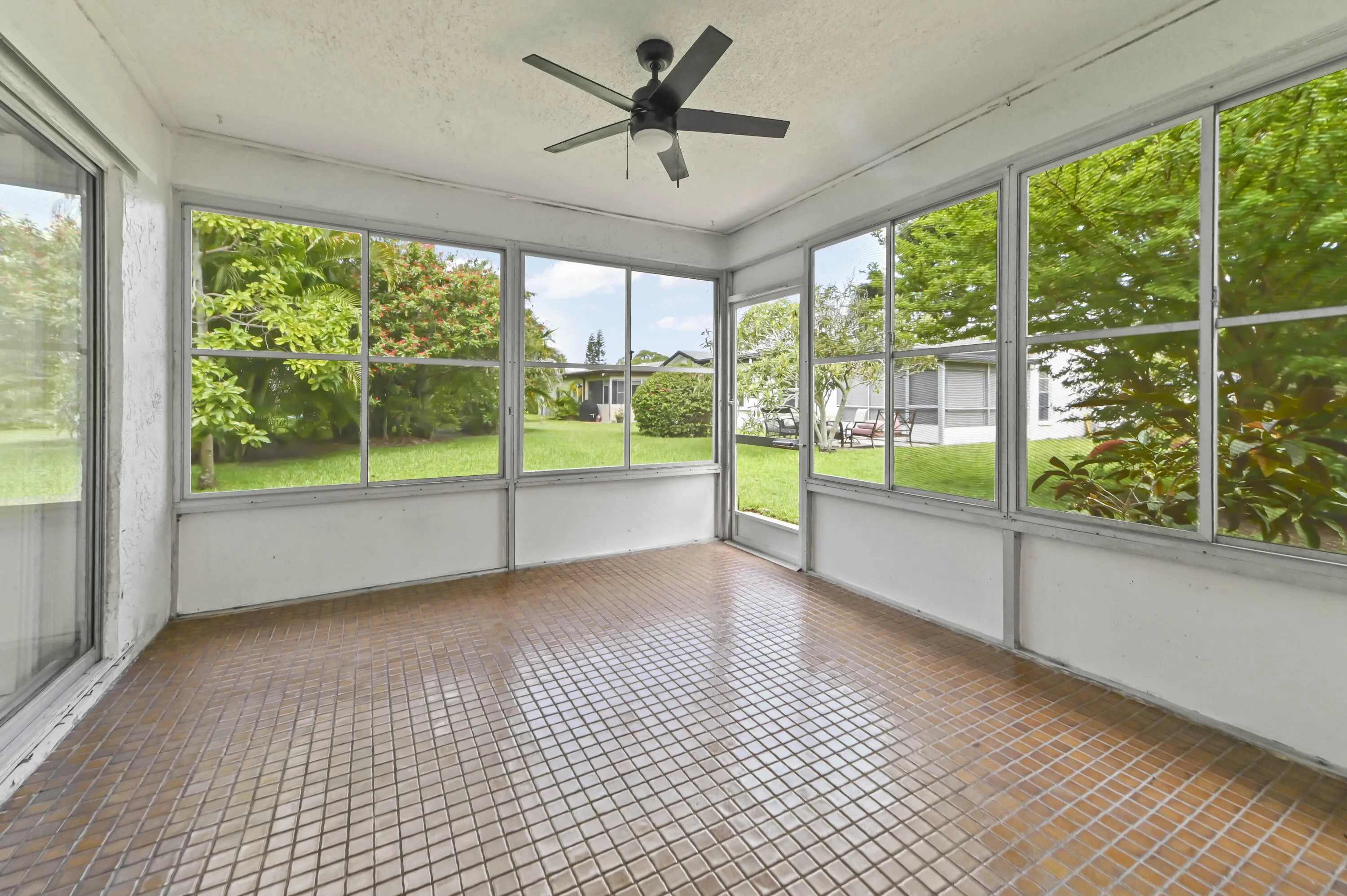 24 Patio 01