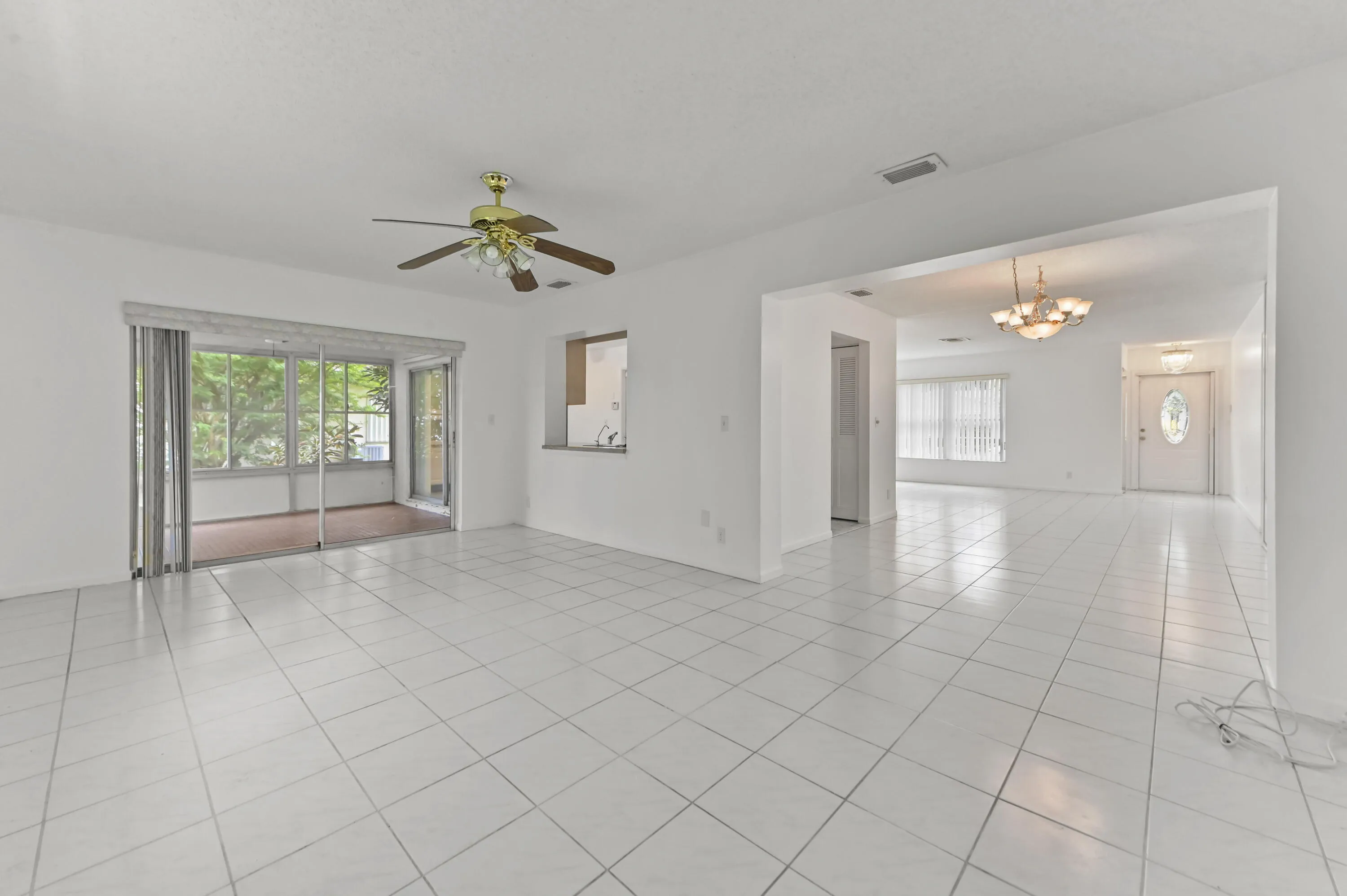 10 Living Room 05
