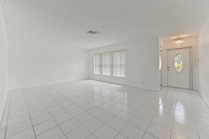 05 Living Room 02