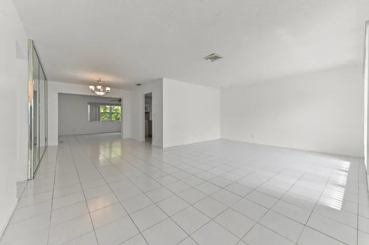 04 Living Room 01