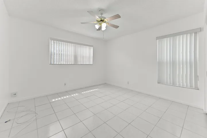 18 Bedroom 01