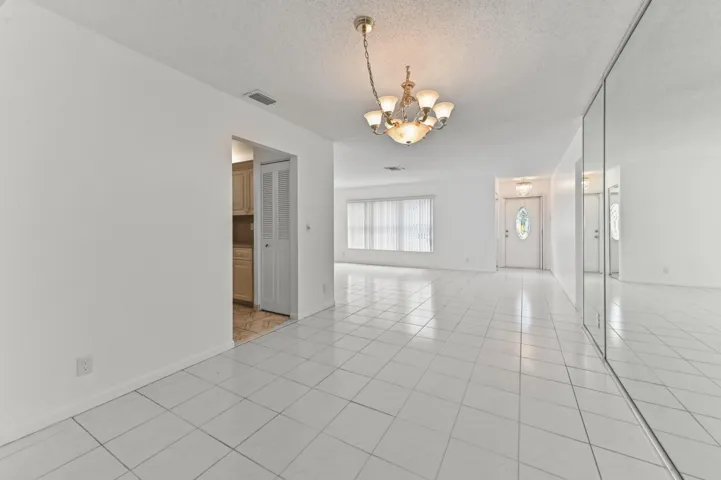 07 Dining room 01