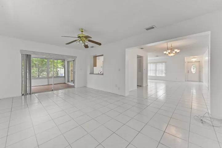 10 Living Room 05
