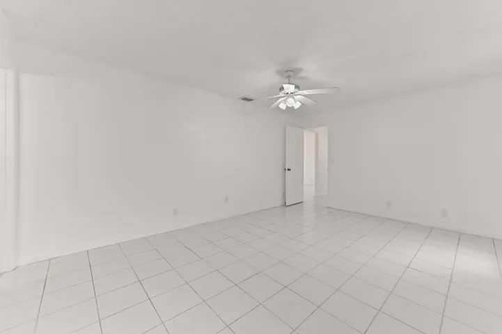 21 Bedroom 04