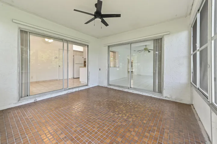 25 Patio 02