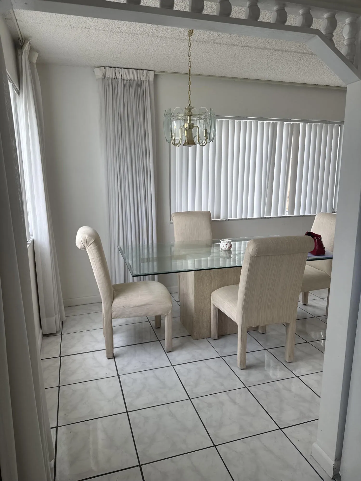 Dining area light and bright