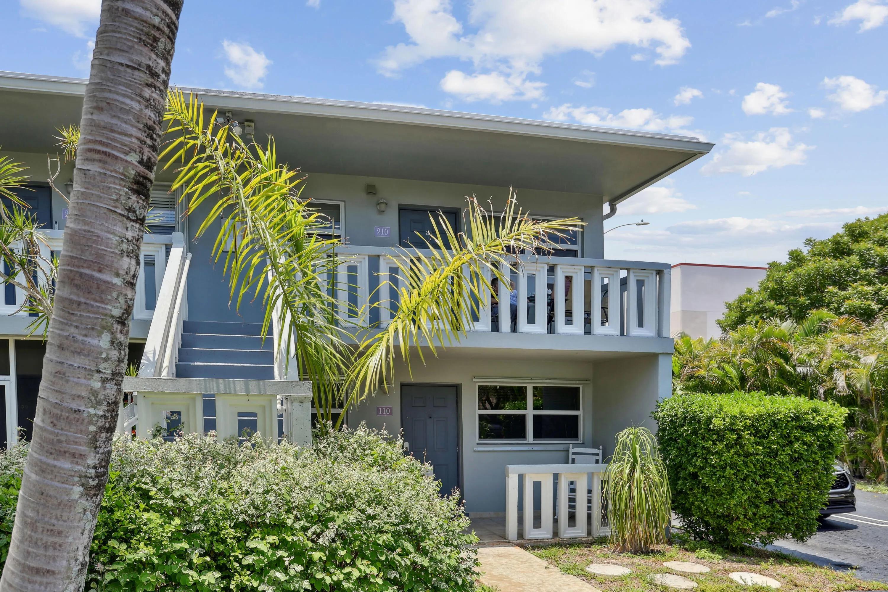 306 NE 1st Ave