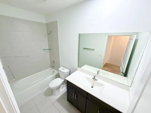 Upstairs Hall Bath