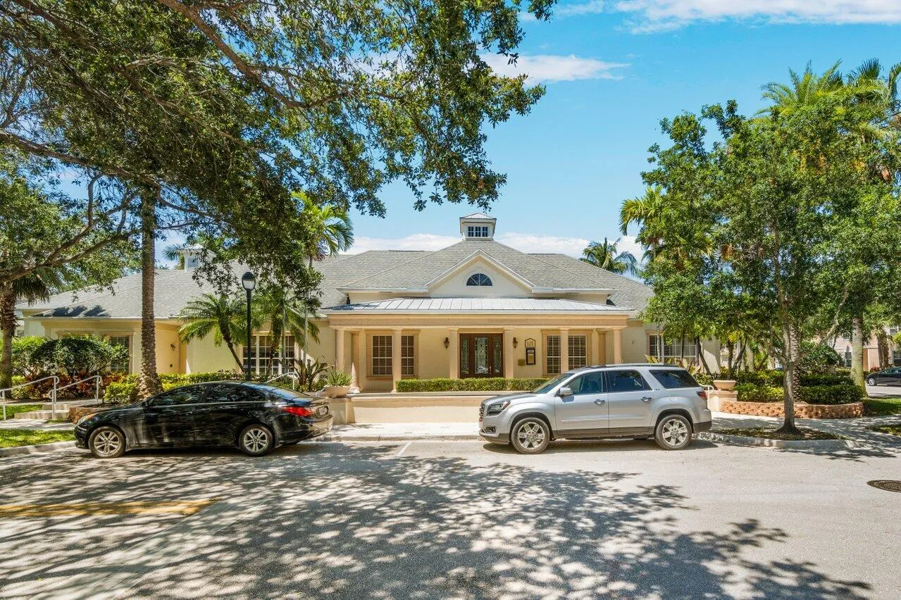 Club House/Community Pool