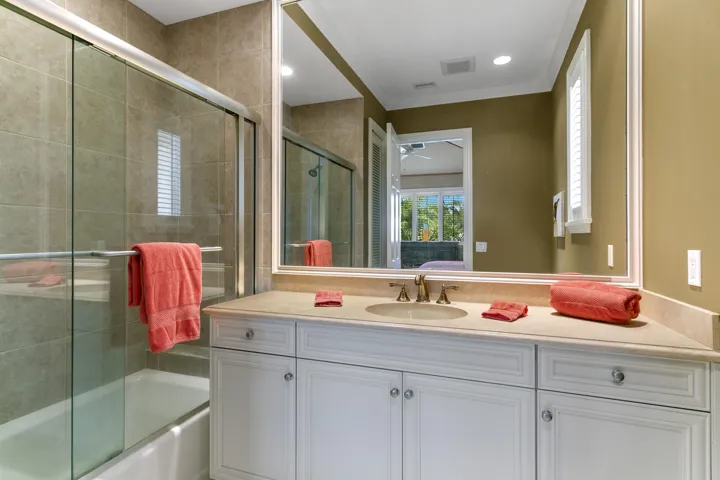 Guest Bathroom 2