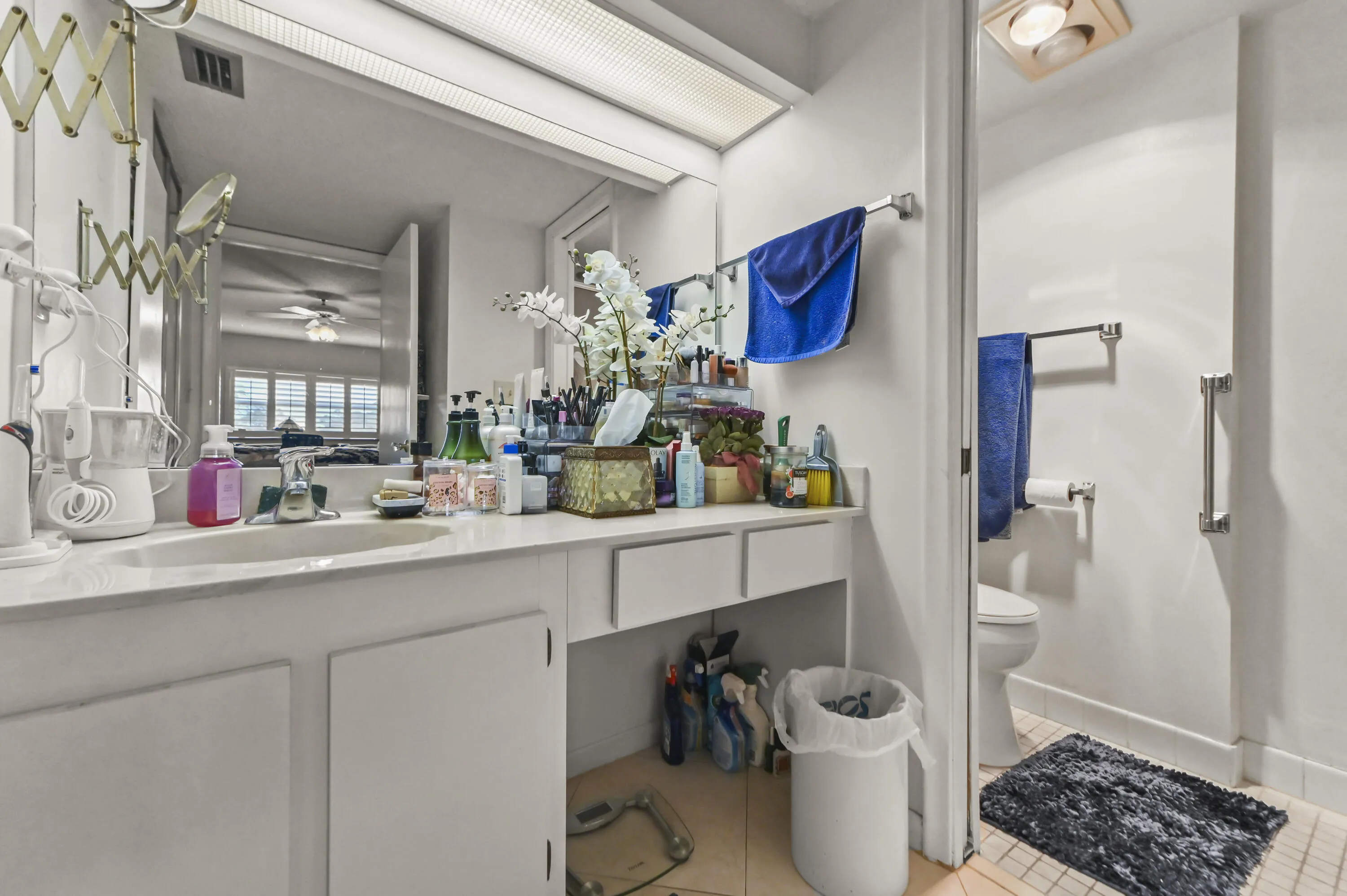18 Bathroom 05