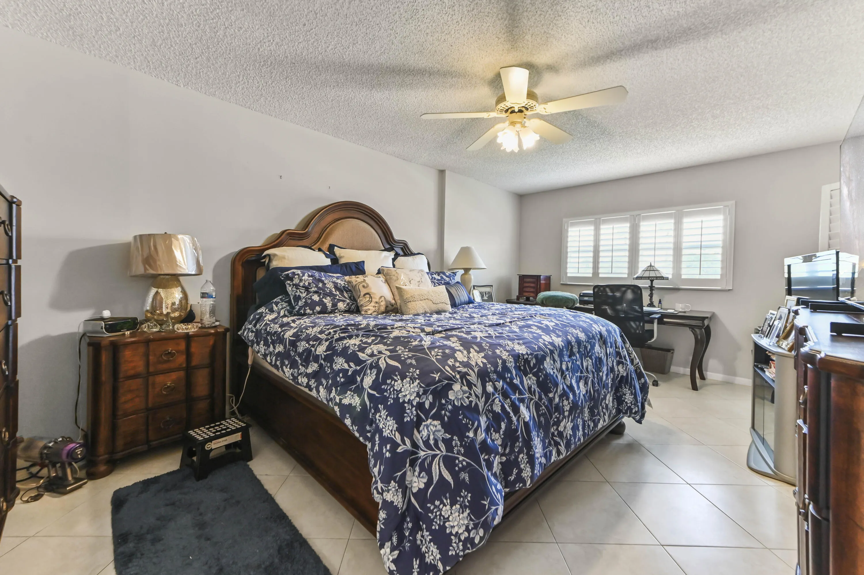 15 Bedroom 02