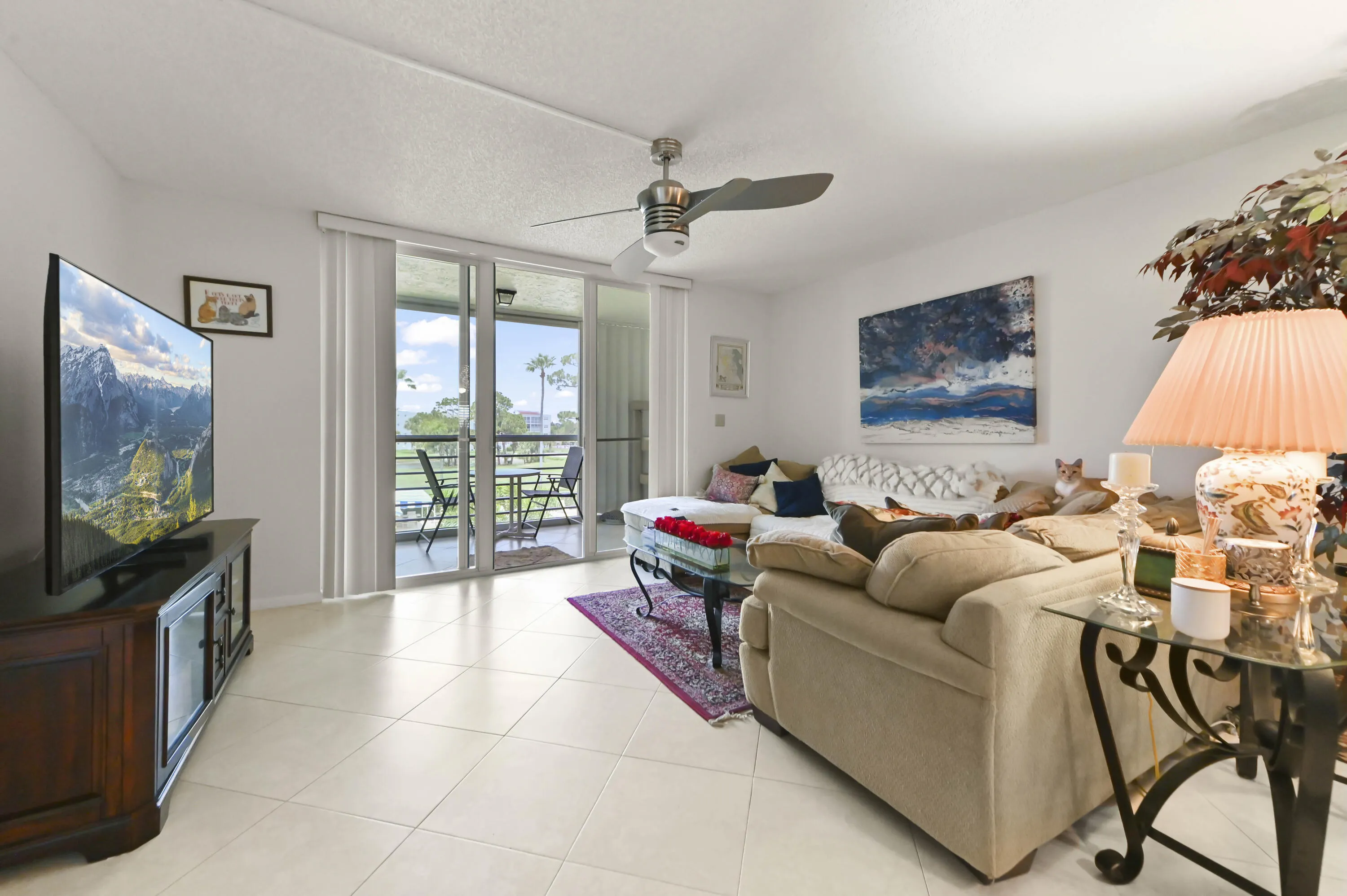 05 Living Room 03