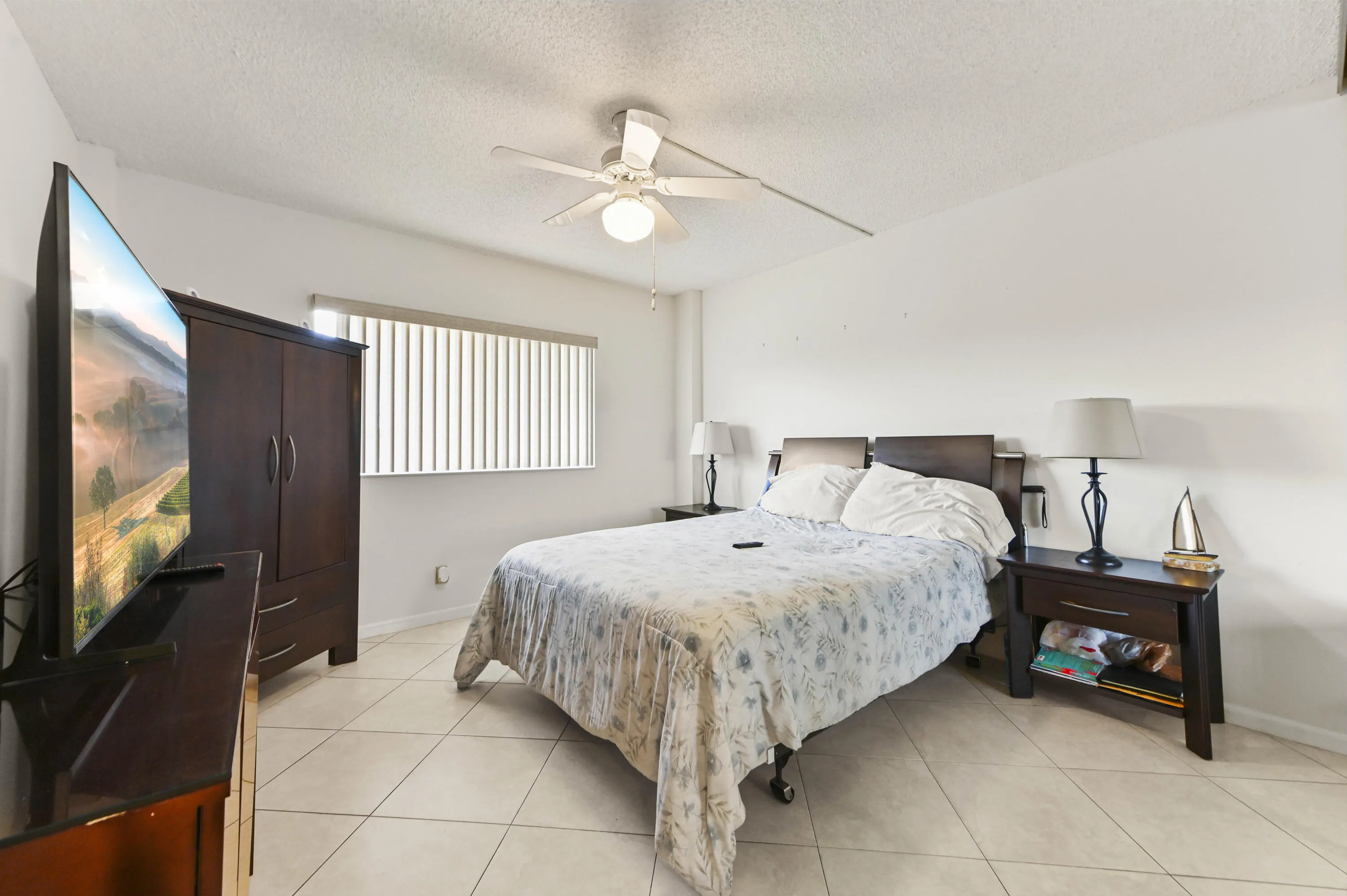 14 Bedroom 01