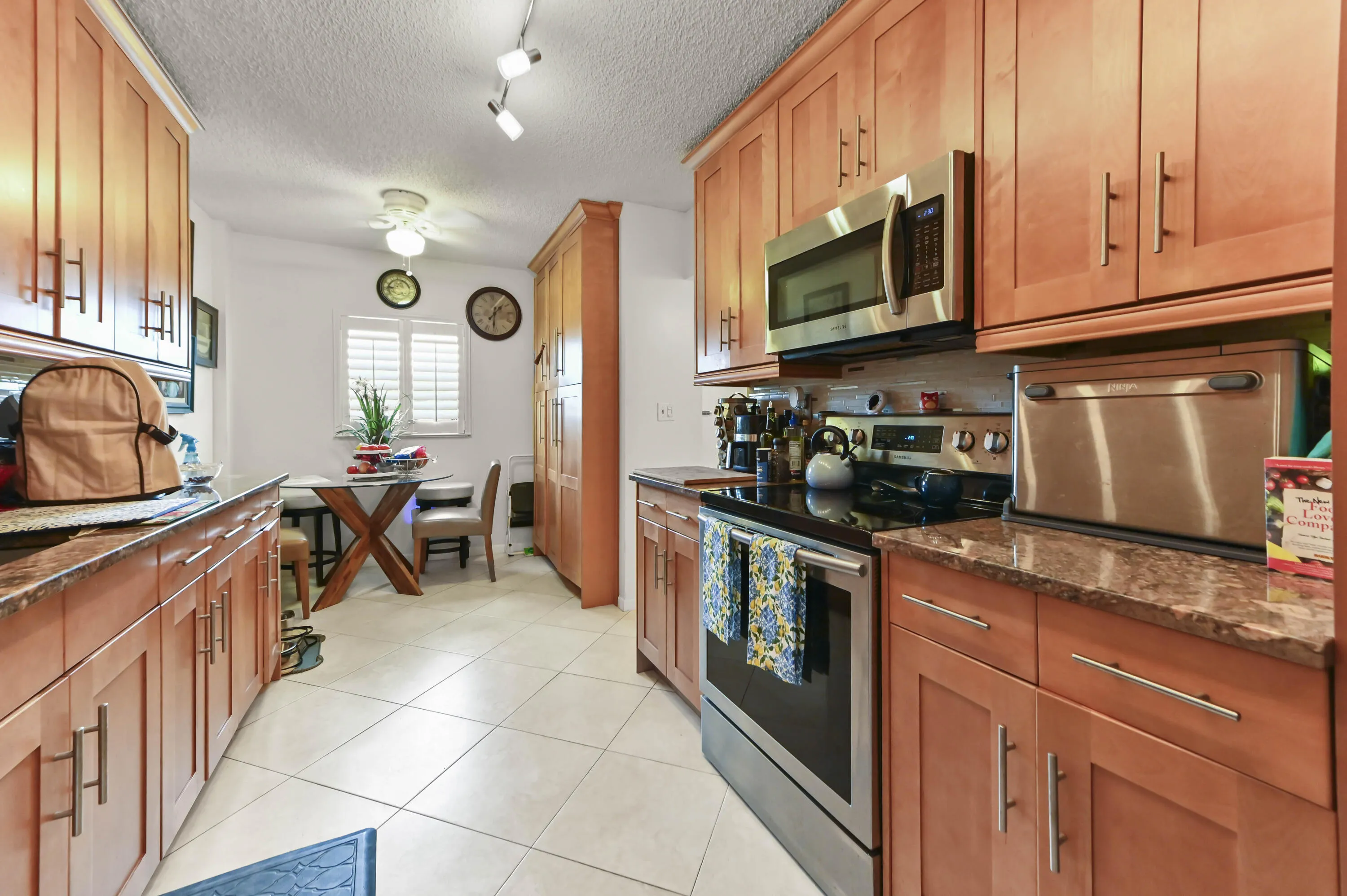 11 Kitchen 02
