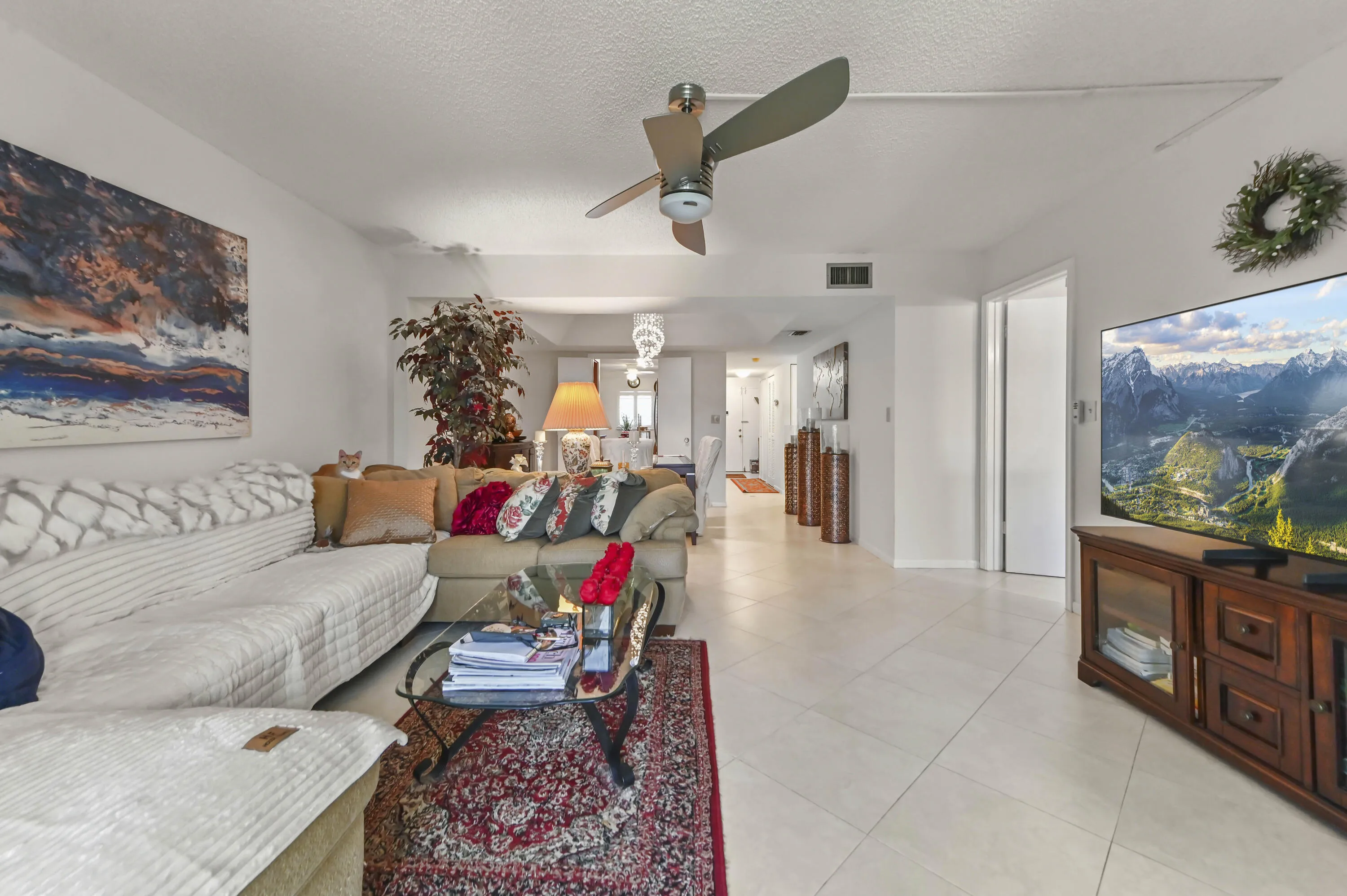 07 Living Room 05