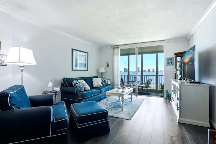 Living With View