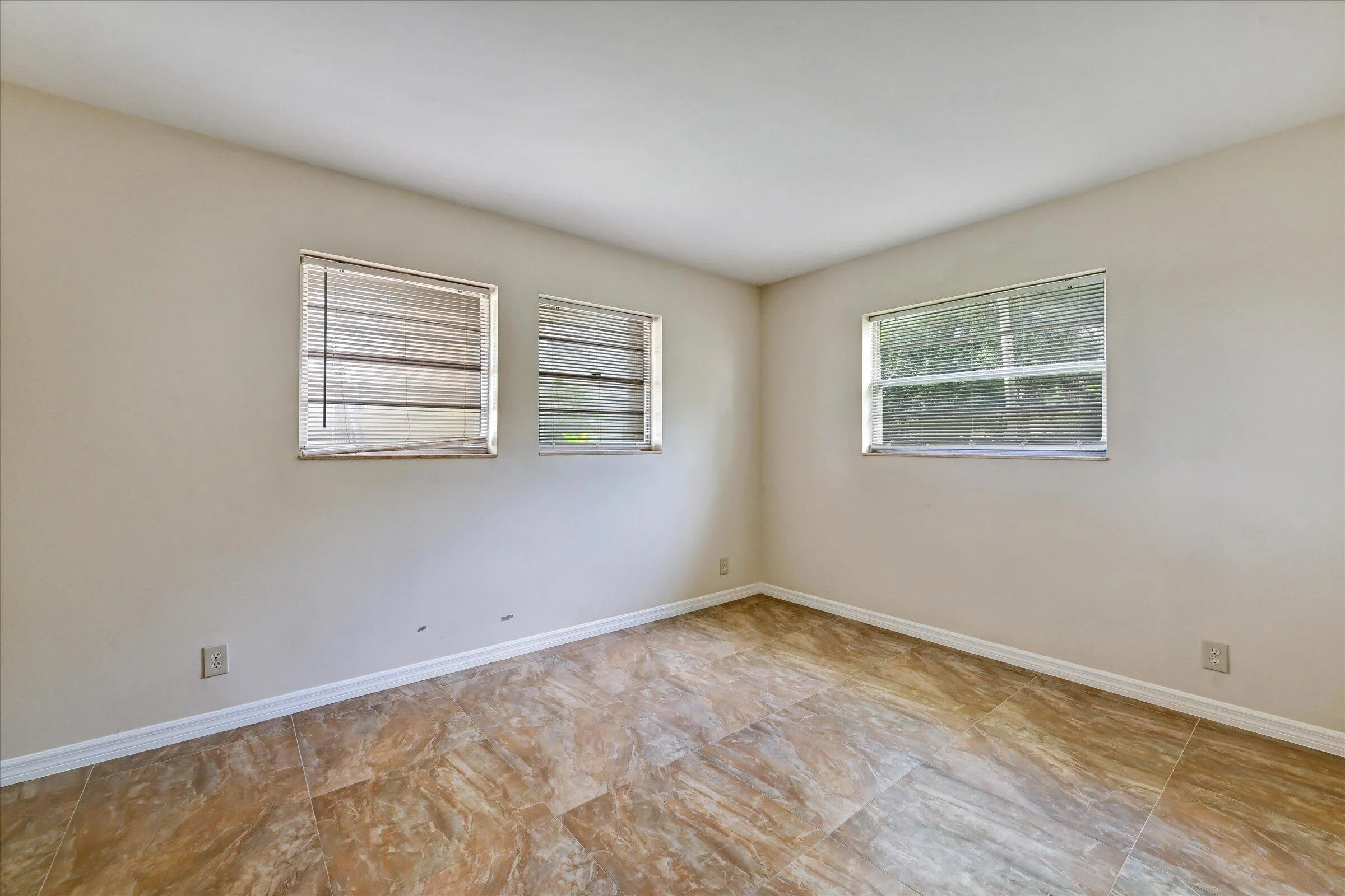 18-404 Fern St 3A-18
