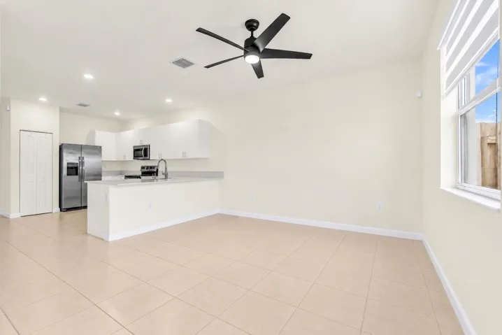 Furnishings deleted by AI.