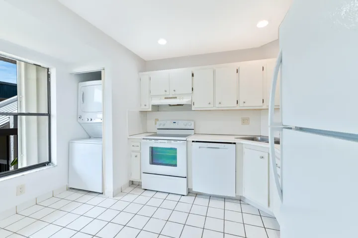 20260715 - 225 SE 10th St Unit 11D - MR-