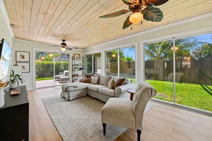 26 family room 01