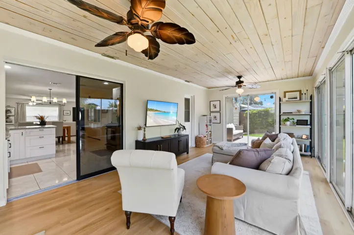 27 family room 02