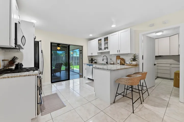 11 Kitchen 01