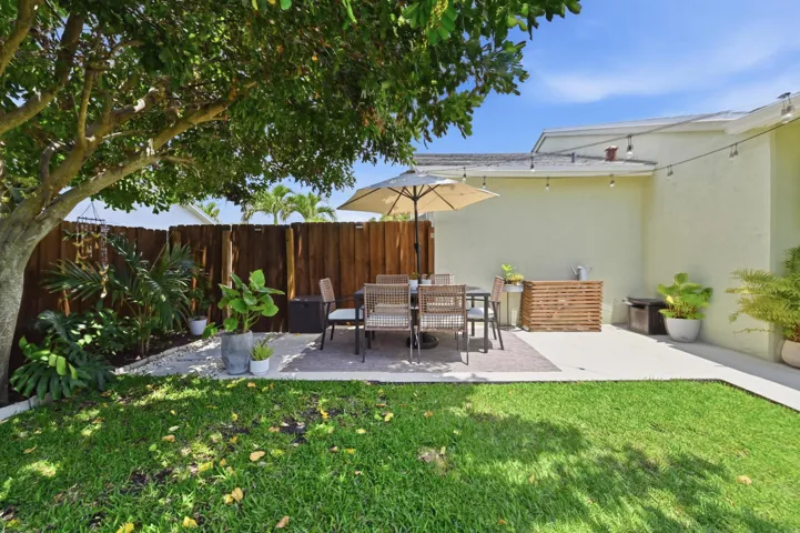 33 courtyard 02