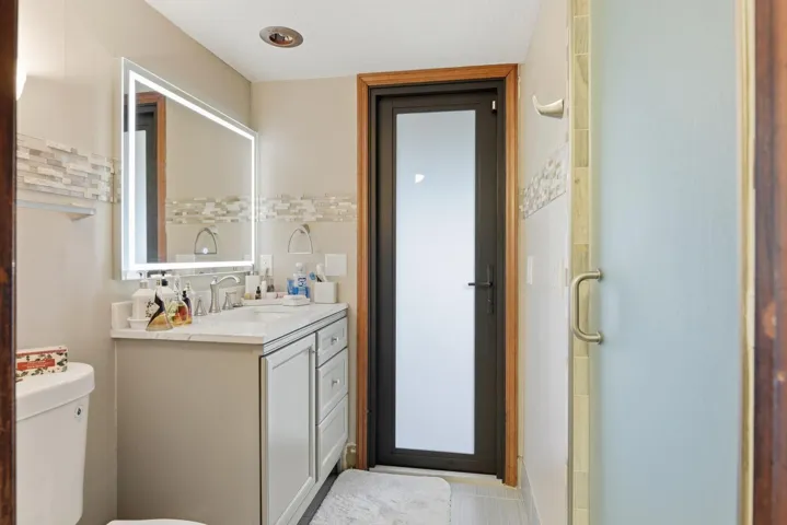 Lighted Bluetooth Mirror