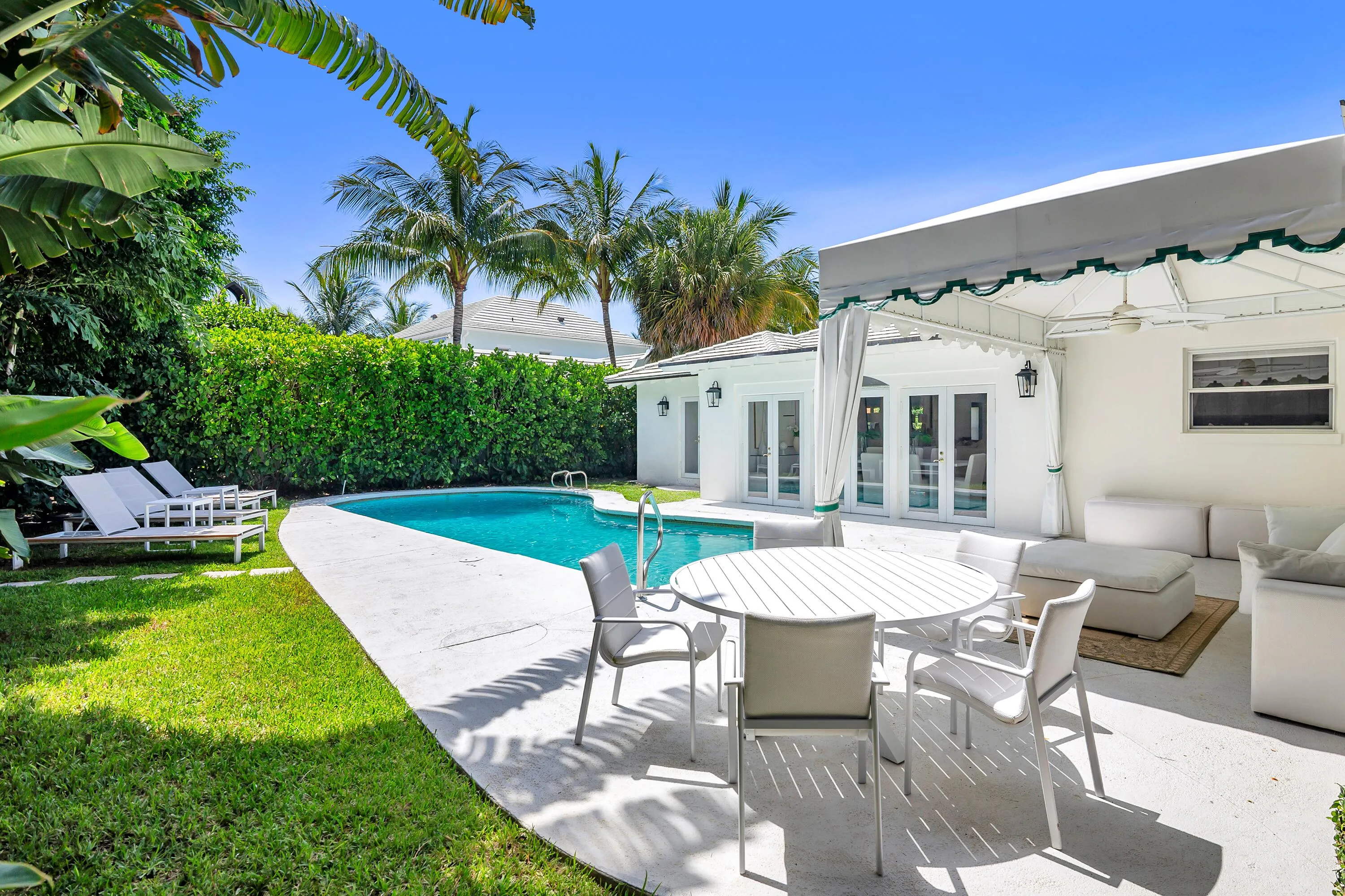 Exterior & Pool