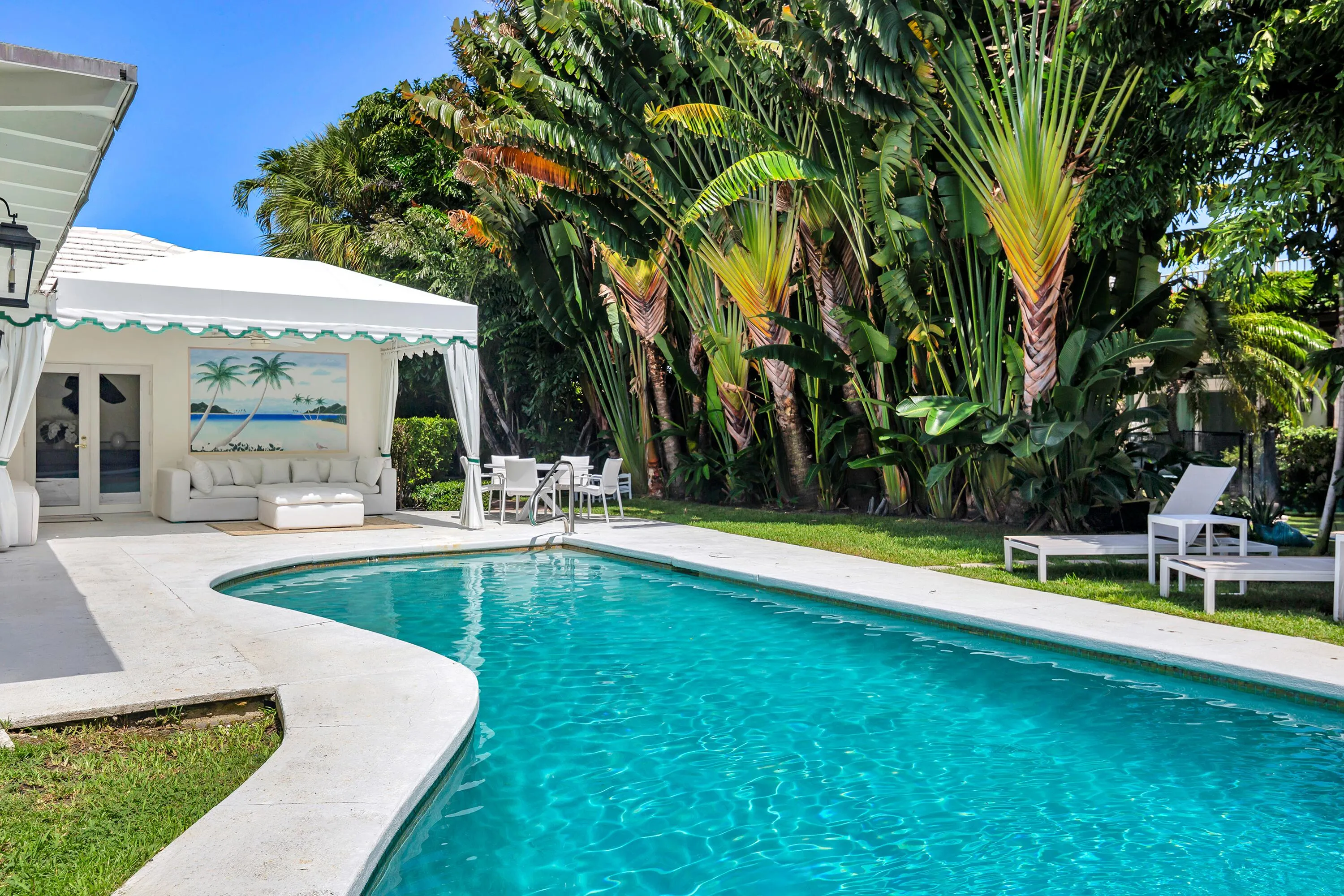 Exterior & Pool